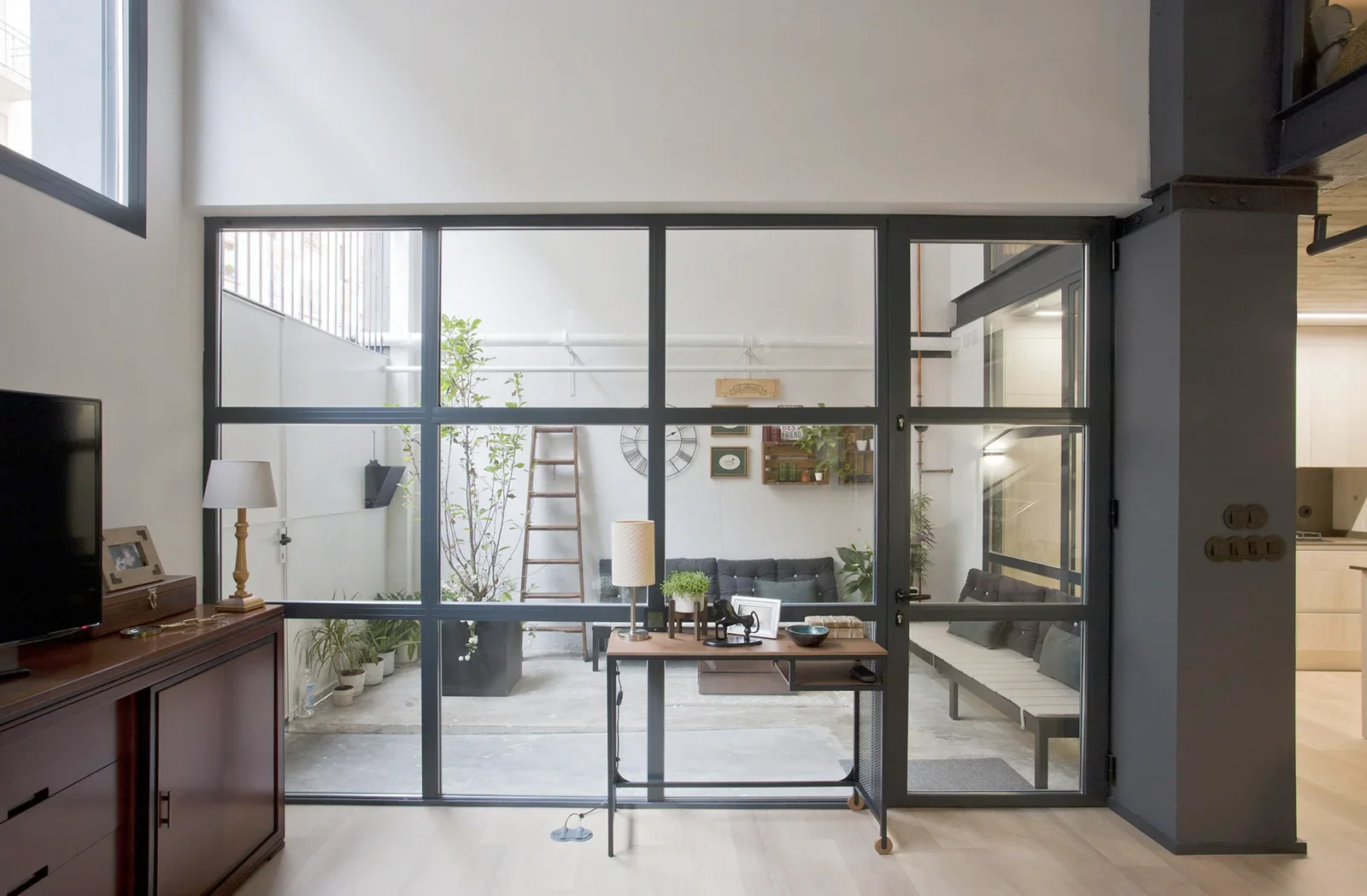 Reforma integral vivienda patio después