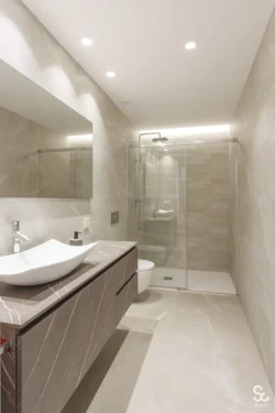 Baño reformado con nuevos revestimientos y sanitarios