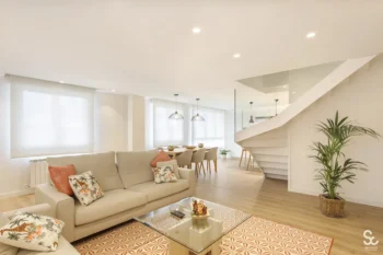 Salón comedor reformado en vivienda de Pamplona